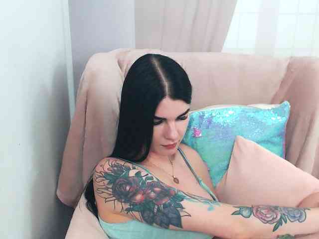 Model: SofiaBrunett