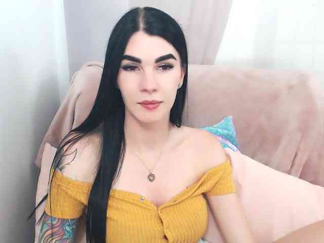 Model: SofiaBrunett