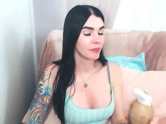 Model: SofiaBrunett