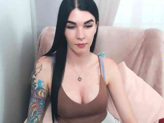 Model: SofiaBrunett