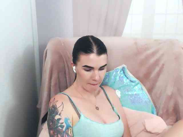 Model: SofiaBrunett