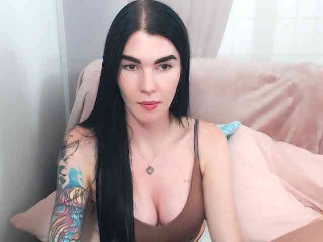 Model: SofiaBrunett