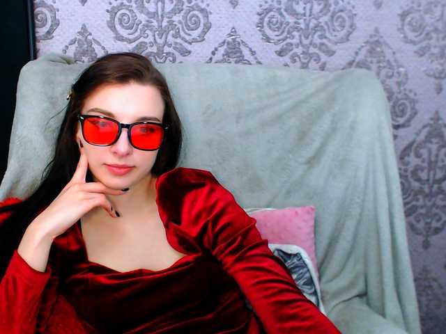 VirginLuna live webcam show