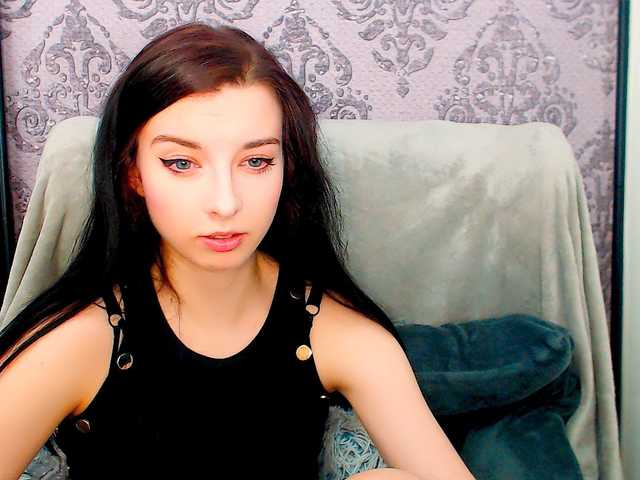 VirginLuna live cam on BongaCams