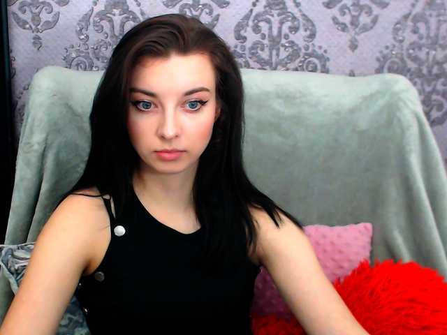 VirginLuna live cam on BongaCams