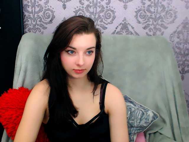 VirginLuna — live female cam