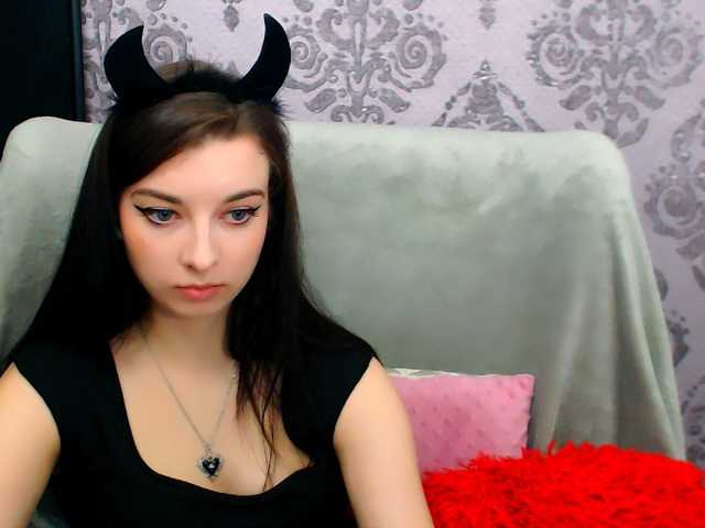 VirginLuna live cam on BongaCams