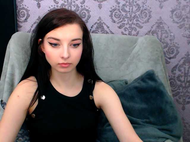 VirginLuna live cam on BongaCams