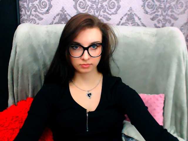 VirginLuna live cam on BongaCams