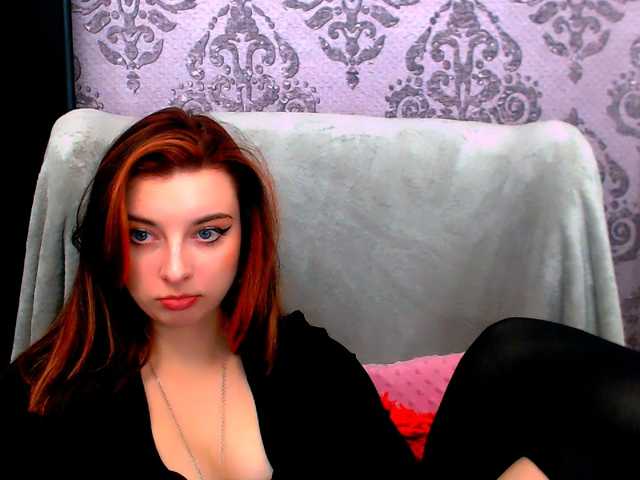 VirginLuna live cam on BongaCams