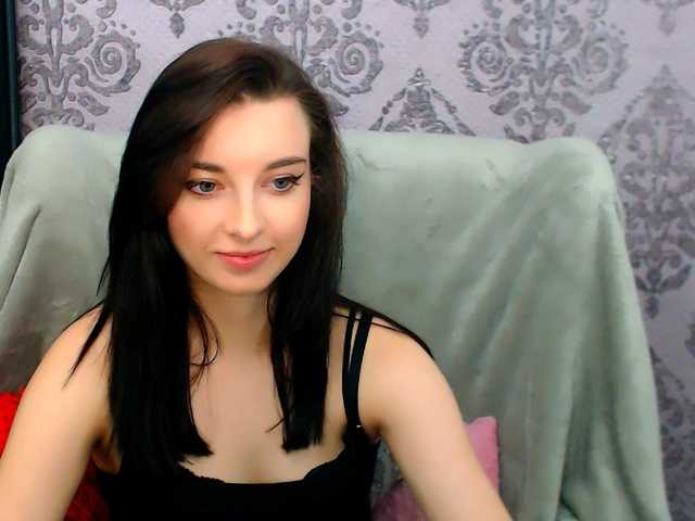 VirginLuna live cam on BongaCams