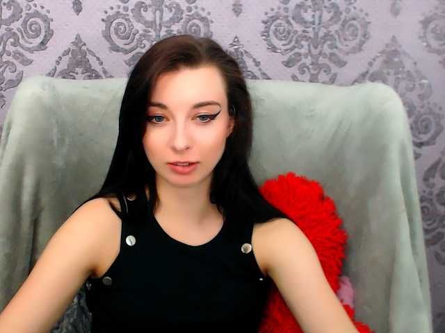 VirginLuna live cam on BongaCams