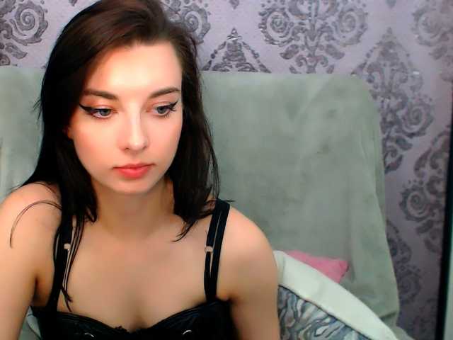 VirginLuna live cam on BongaCams