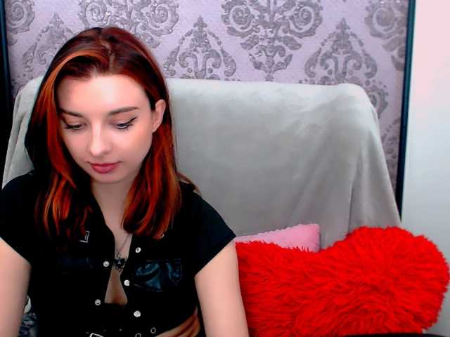VirginLuna live cam preview
