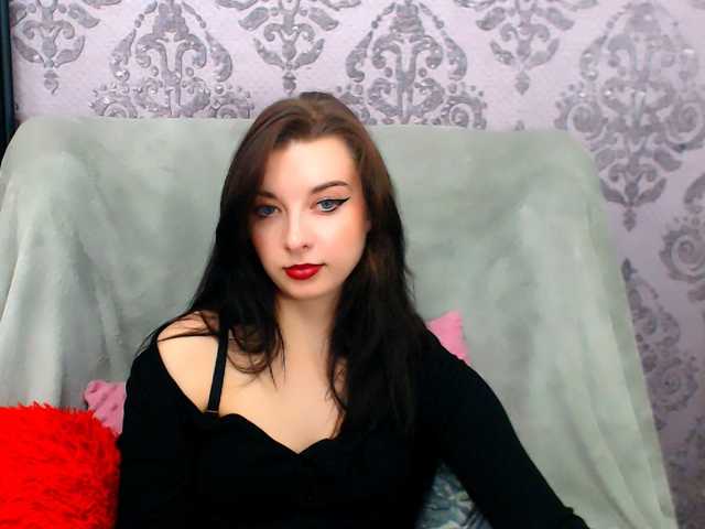 VirginLuna live cam on BongaCams