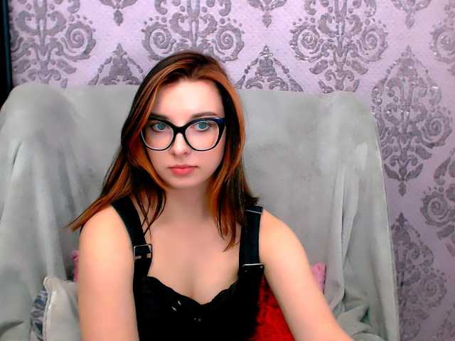VirginLuna live cam on BongaCams