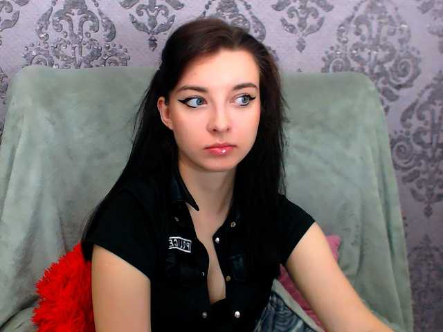 VirginLuna live cam on BongaCams