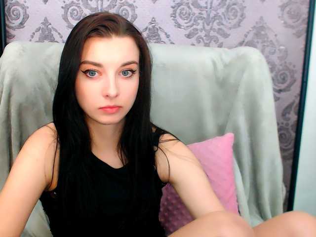 VirginLuna live cam on UnifiedCams