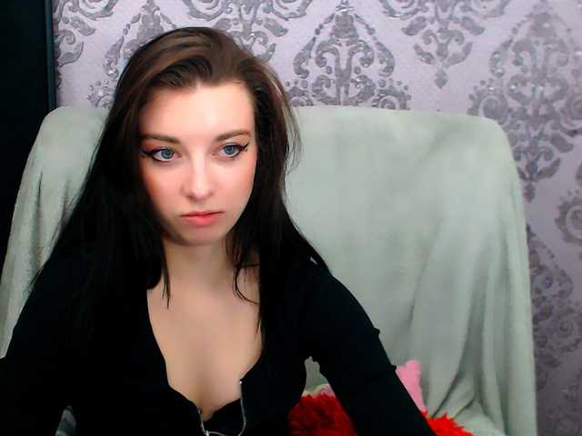 VirginLuna live cam on BongaCams