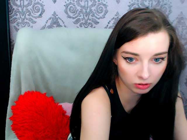 VirginLuna live cam on BongaCams