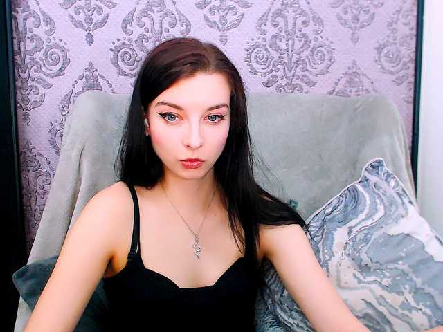 VirginLuna live cam on BongaCams
