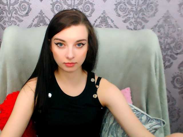 VirginLuna live cam on BongaCams