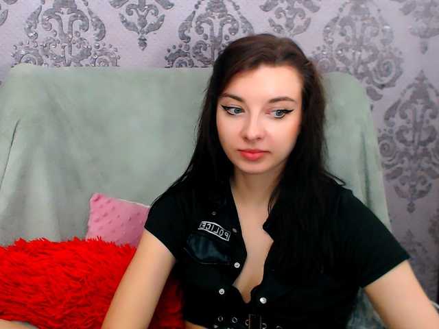 VirginLuna live cam on BongaCams