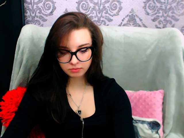 VirginLuna, live now on BongaCams