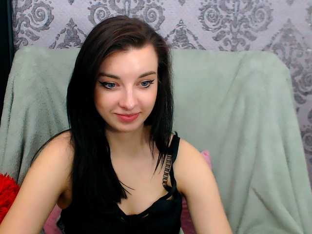 VirginLuna live cam on BongaCams