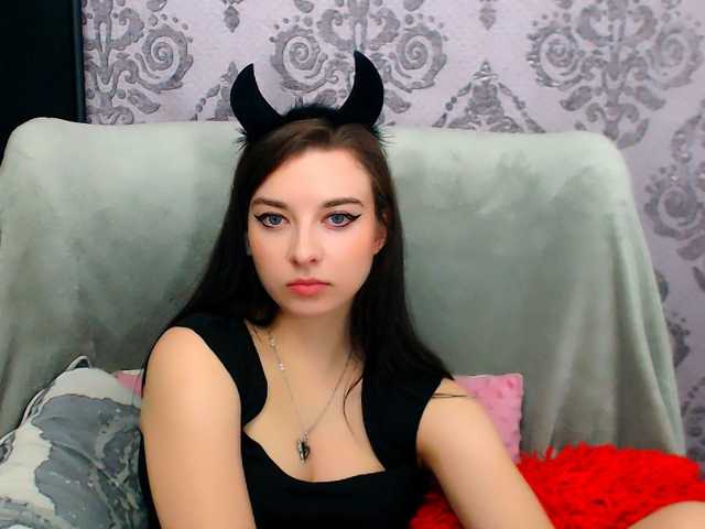 VirginLuna live cam on BongaCams