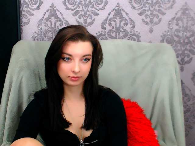 VirginLuna live cam preview