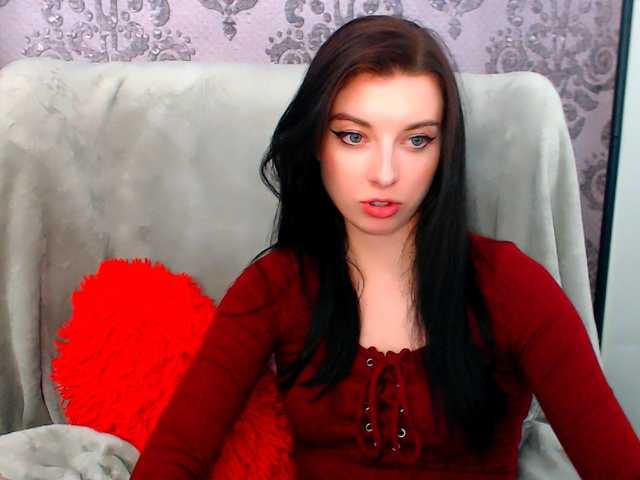 VirginLuna live cam on BongaCams