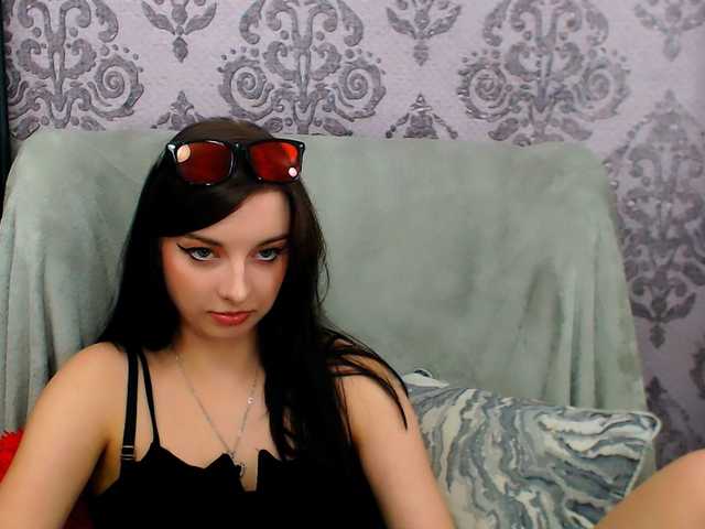 VirginLuna live cam on BongaCams