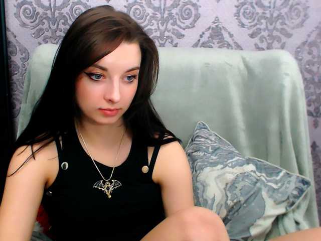 VirginLuna live cam preview