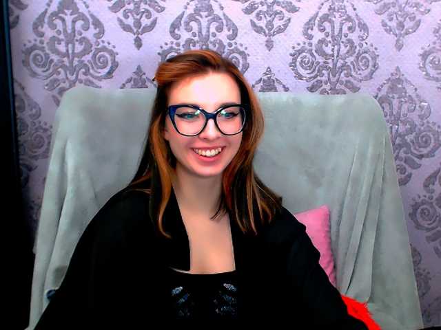 VirginLuna live cam preview