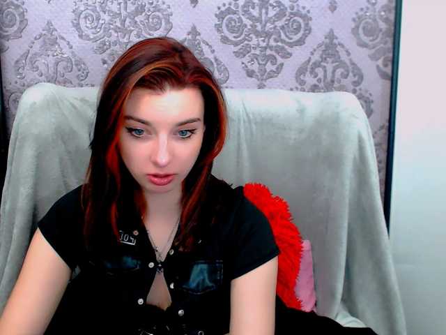 VirginLuna live cam on BongaCams