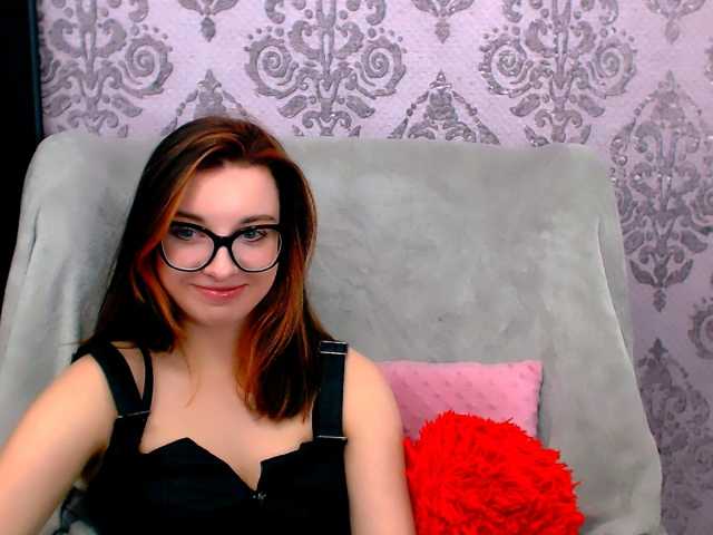 VirginLuna live cam on BongaCams