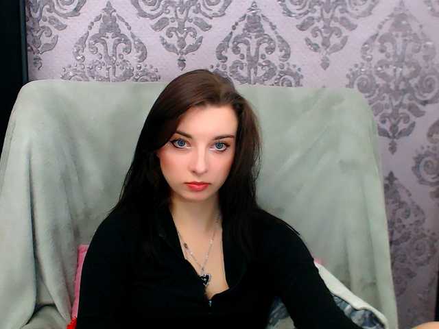 VirginLuna live cam on BongaCams