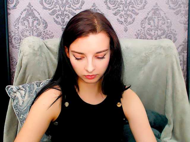 VirginLuna live cam on BongaCams