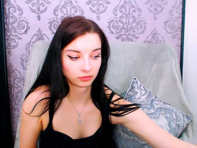 VirginLuna live cam on BongaCams