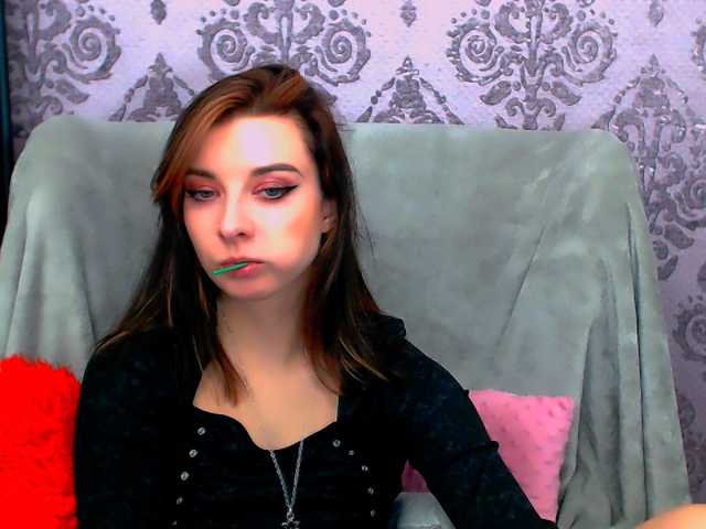 VirginLuna live cam on BongaCams