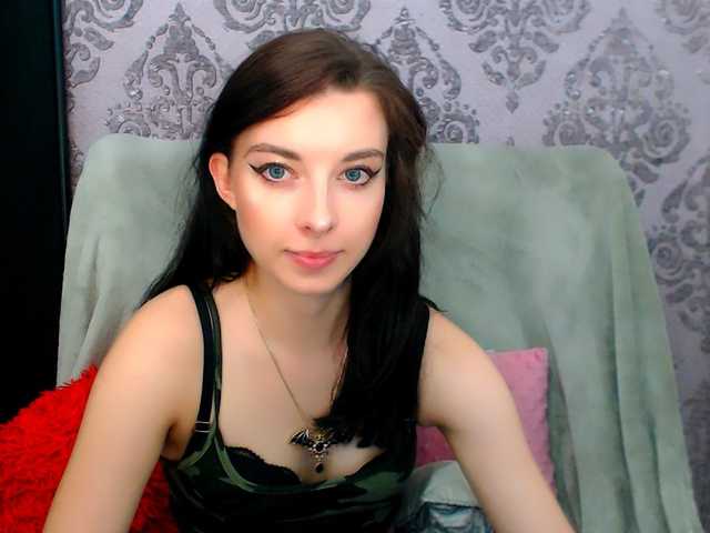VirginLuna live cam on BongaCams