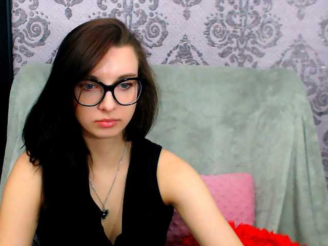 VirginLuna live cam on BongaCams