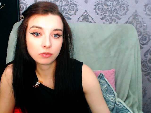 VirginLuna live webcam show