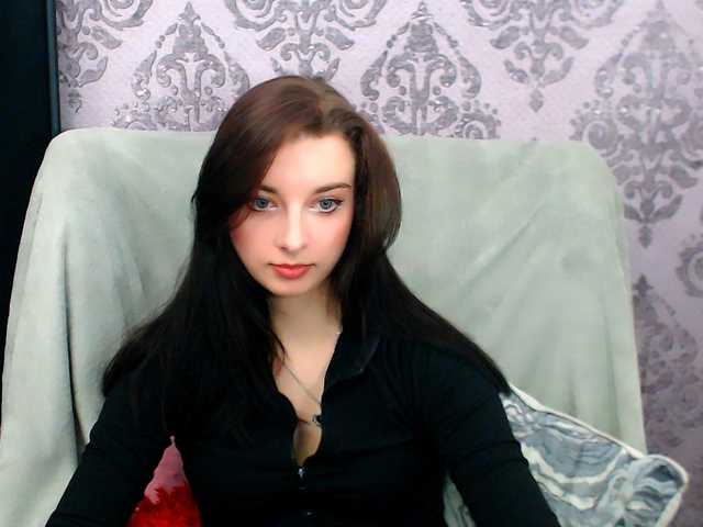 VirginLuna live cam on BongaCams