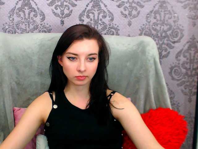 VirginLuna live cam on BongaCams