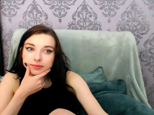 VirginLuna live cam on BongaCams
