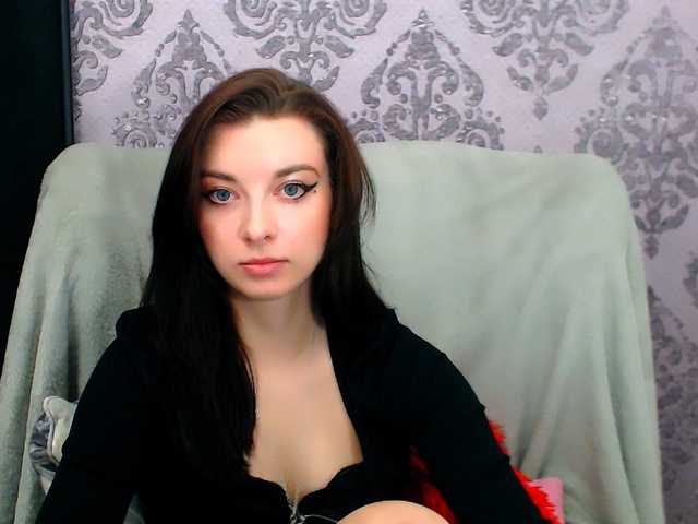 VirginLuna live cam on BongaCams