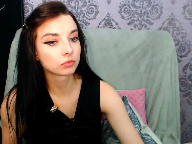 VirginLuna live webcam show