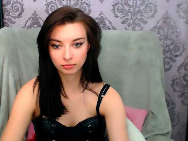 VirginLuna live cam on BongaCams